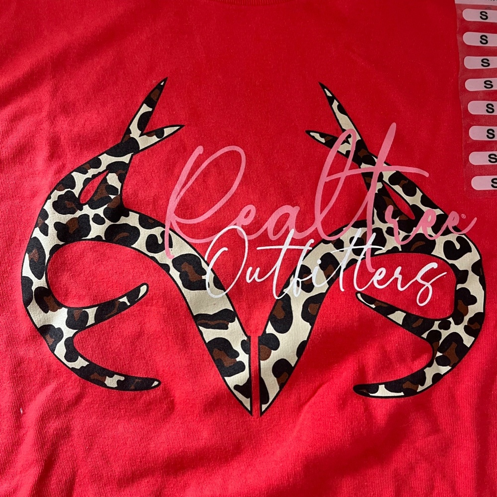 NWT Real tree Tshirt sm, Real Tree shirt, Ladies hunting tshirt, Real Tree New!